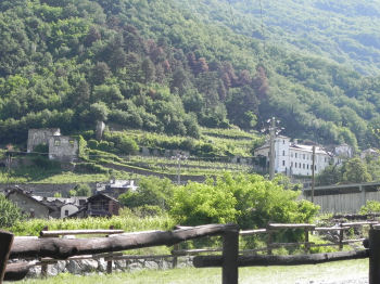 Il Castello Vallaise de La Côte ad Arnad (54165 bytes)